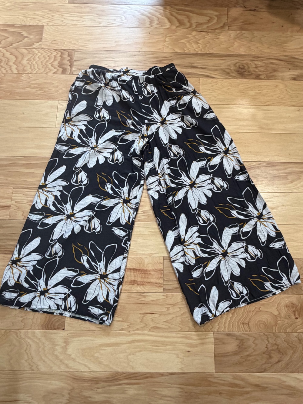 Cupshe Women’s Wide Leg Crop Pants Black White Floral Elastic Waist Palazzo